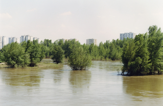 Thibaut Cuisset, Tours, Indre-et-Loire, 2004. Courtesy Galerie Les Filles du calvaire © ADAGP Paris 2020.